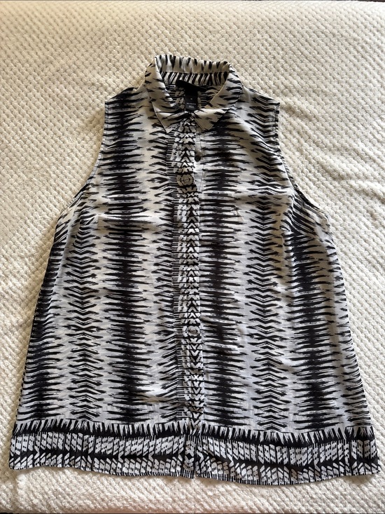 Lane Bryant Tops - 👚EUC Lane Bryant Sleeveless Button-Front Blouse – Women’s Size 18